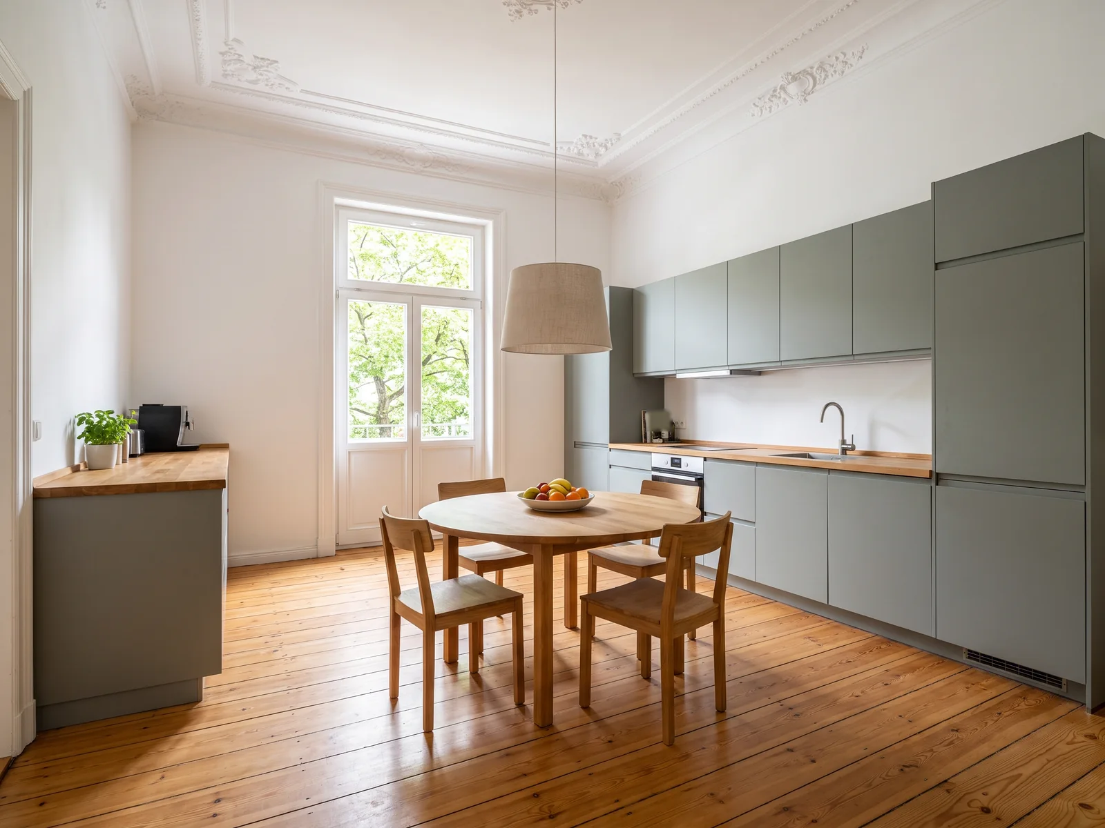 Wohnküche im Altbau, illustratives Motiv